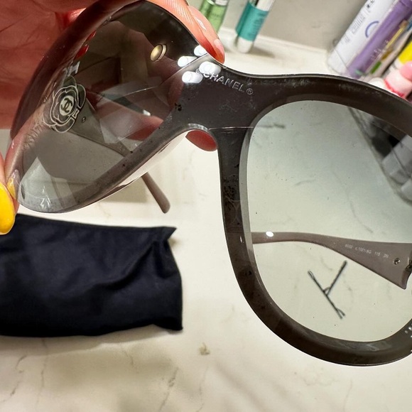 Chanel Grey Frame Camellia Flower Sunglasses. FULL SET - Picture 4 of 7